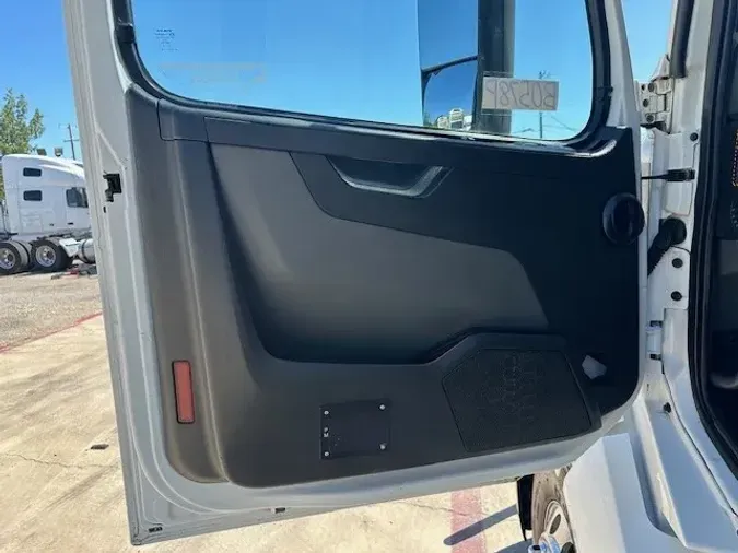 2019 VOLVO VNL64T760