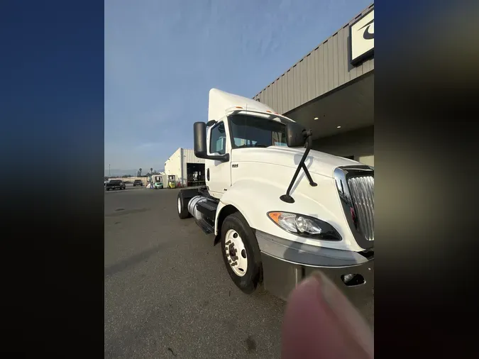 2019 NAVISTAR INTERNATIONAL RH613 DAYCAB S/A