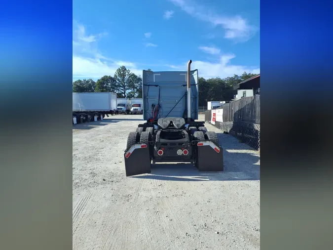 2021 VOLVO VNR64T-640