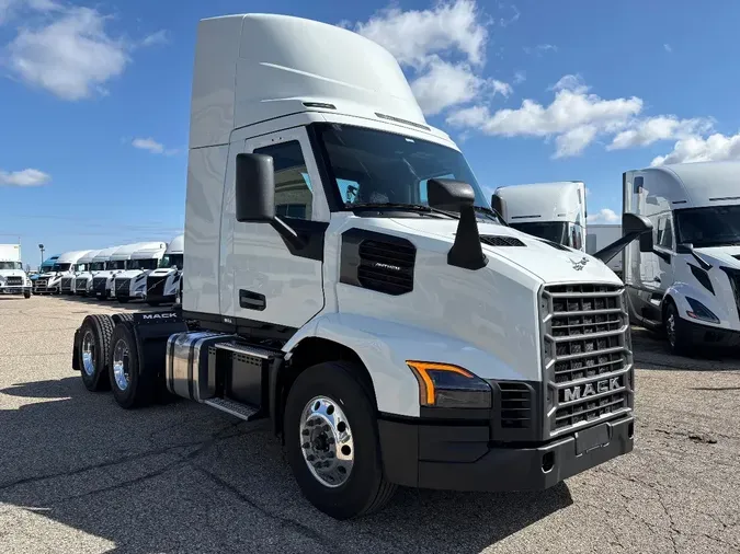 2027 MACK Anthem Day Cab