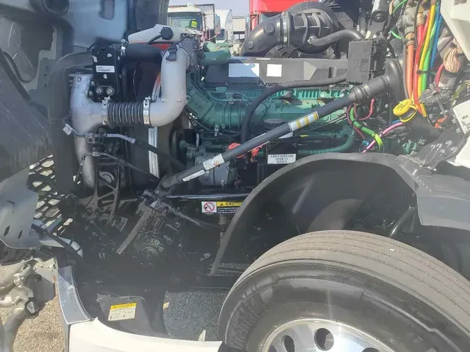 2021 VOLVO VNL64T860