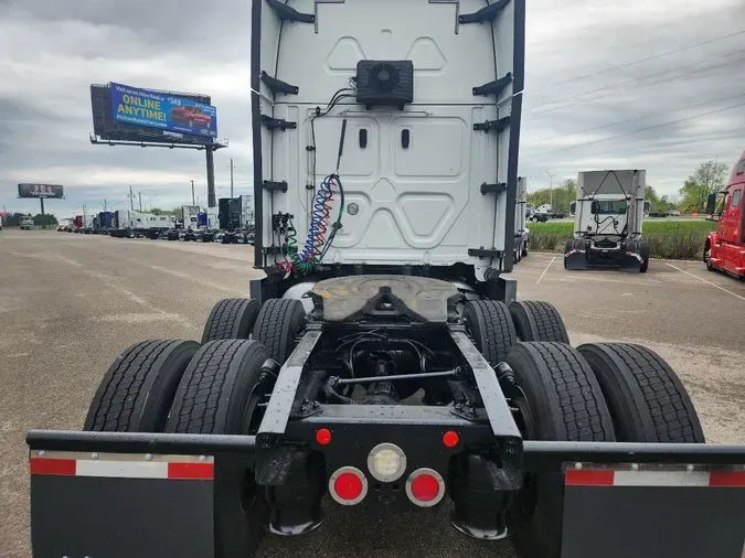 2021 FREIGHTLINER Cascadia 126