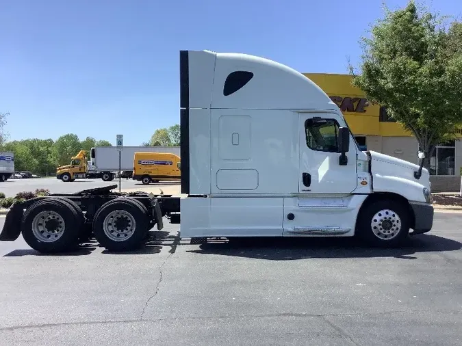 2018 Freightliner X12564ST