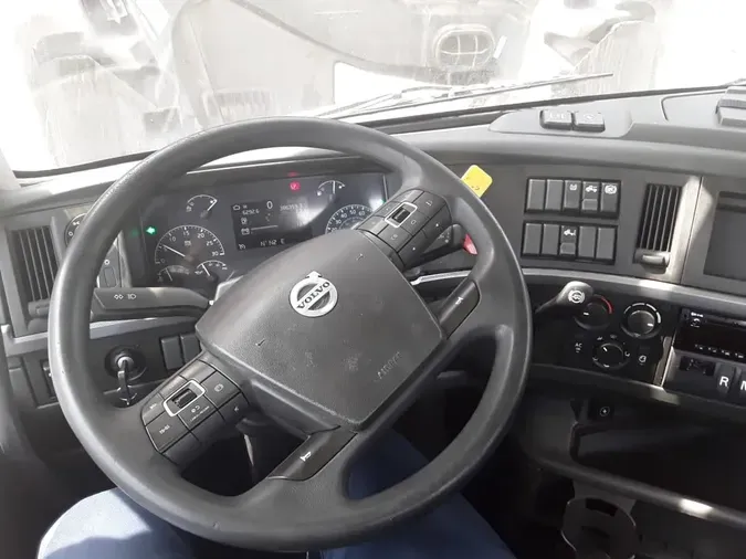 2019 VOLVO VNR42T 300