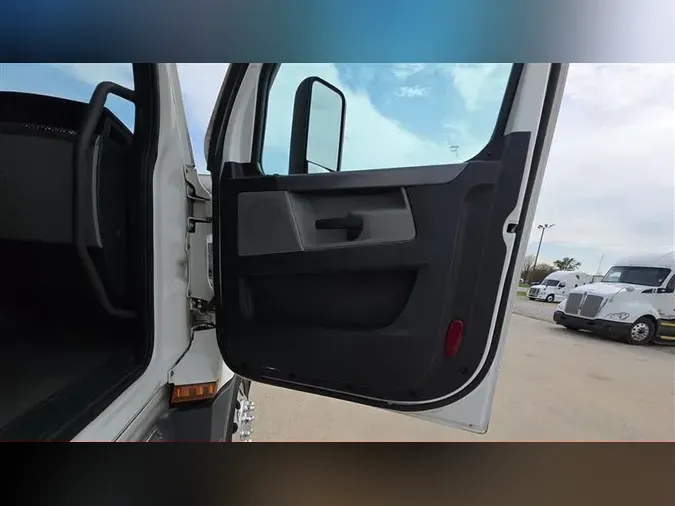 2021 FREIGHTLINER CA126