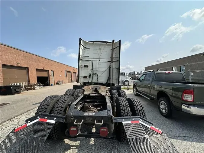 2020 VOLVO VNL64T760