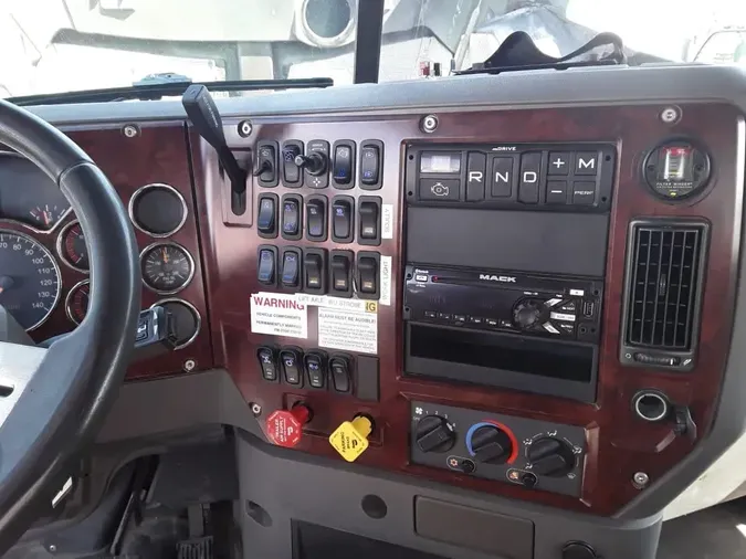 2018 MACK TRUCKS, INC. CHU613