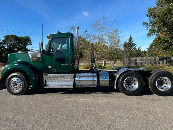 2022 Kenworth W990