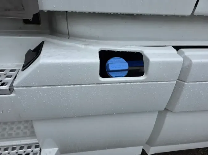 2020 VOLVO VNR64T-640