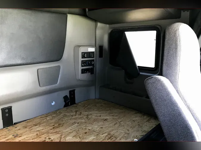 2023 INT LT625 6x4