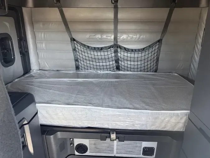 2021 Freightliner Cascadia64b8d55cc12421ff8dc4caca67f9bf13