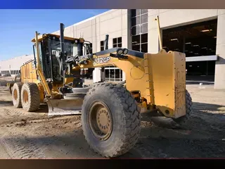2014 JOHN DEERE 772
