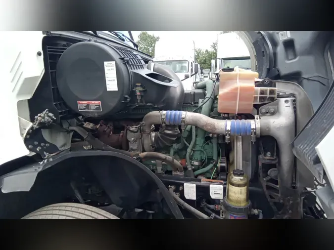 2020 Volvo VNL300