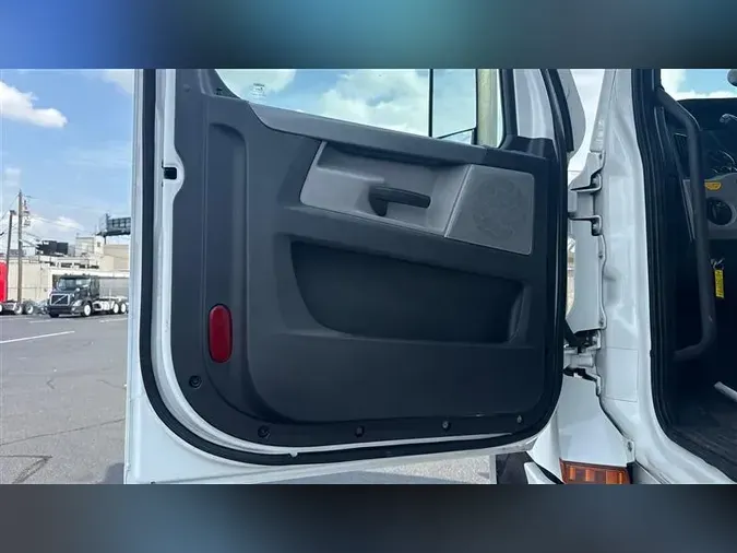 2021 FREIGHTLINER CA126