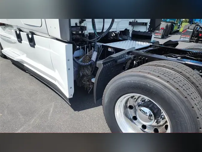 2022 FREIGHTLINER CA126