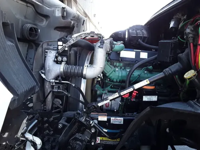 2020 VOLVO VNR64T-640