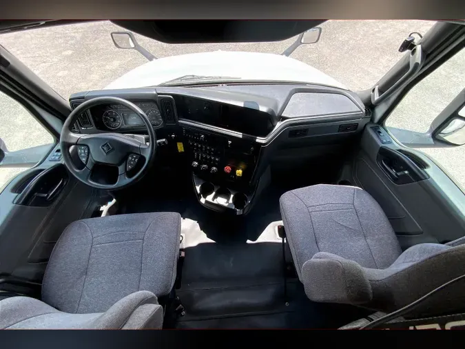 2023 INT LT625 6x4