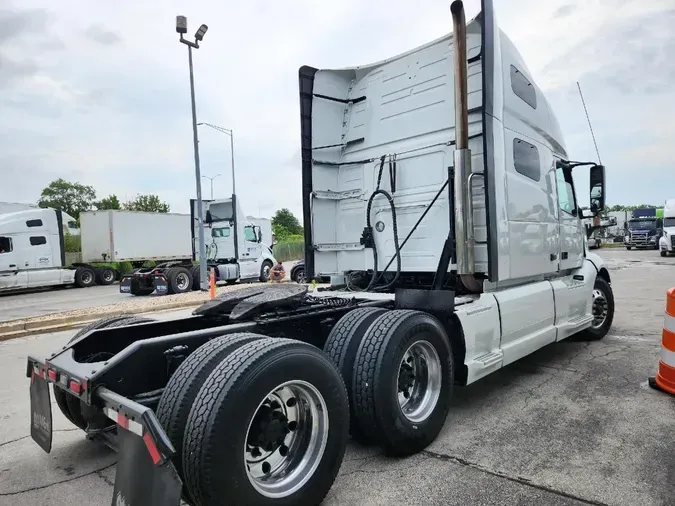 2020 VOLVO VNL64T760
