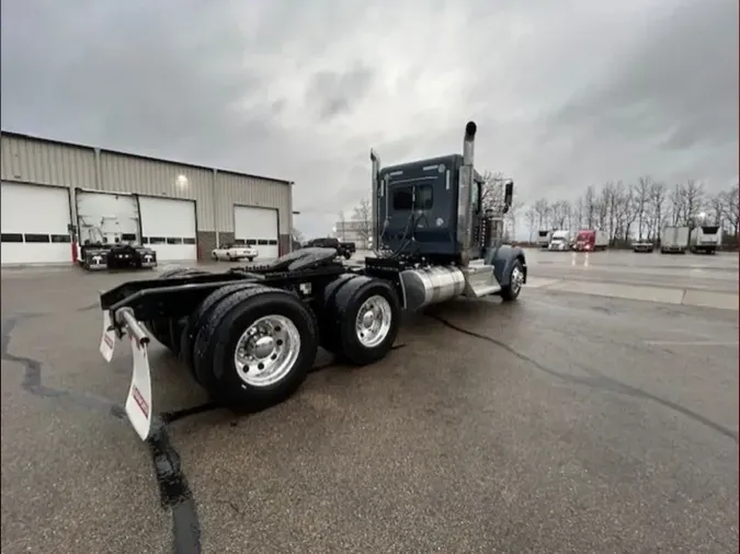 2023 Kenworth W900L