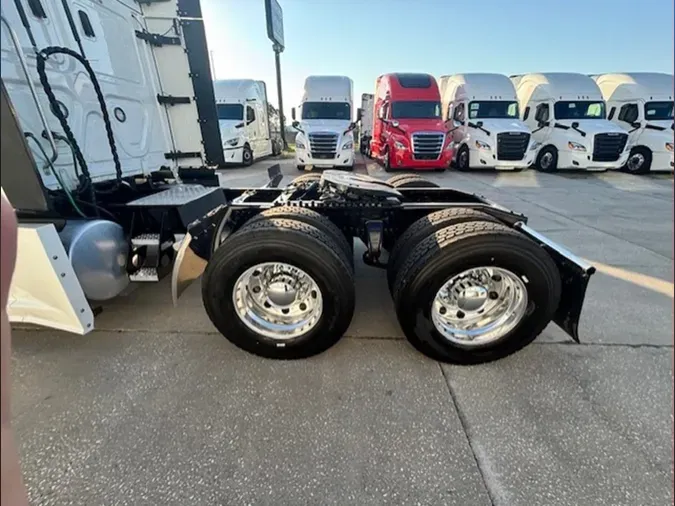 2023 Freightliner Cascadia 126