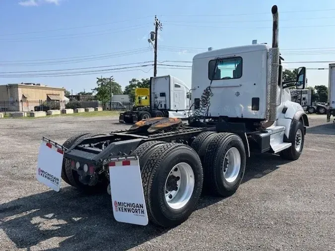 2023 Kenworth T880