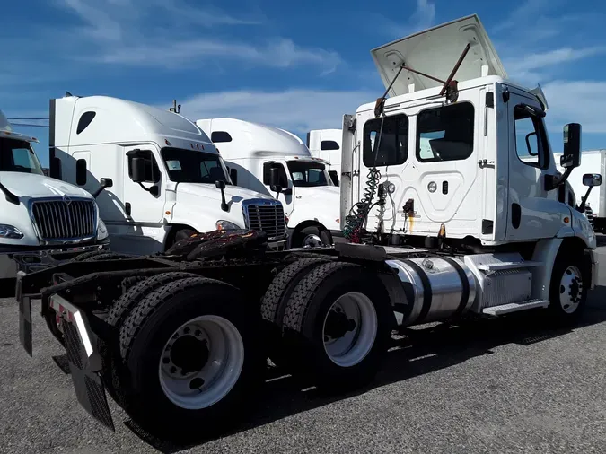 2018 FREIGHTLINER/MERCEDES CASCADIA 113