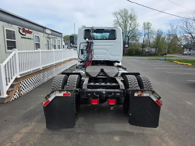 2019 NAVISTAR INTERNATIONAL RH613 DAYCAB S/A