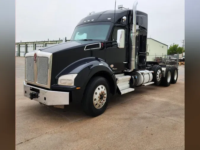 2021 Kenworth T880