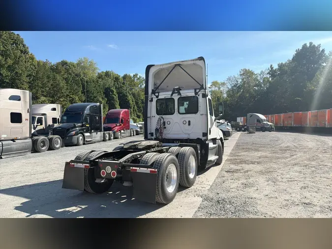 2020 Freightliner Cascadia 126