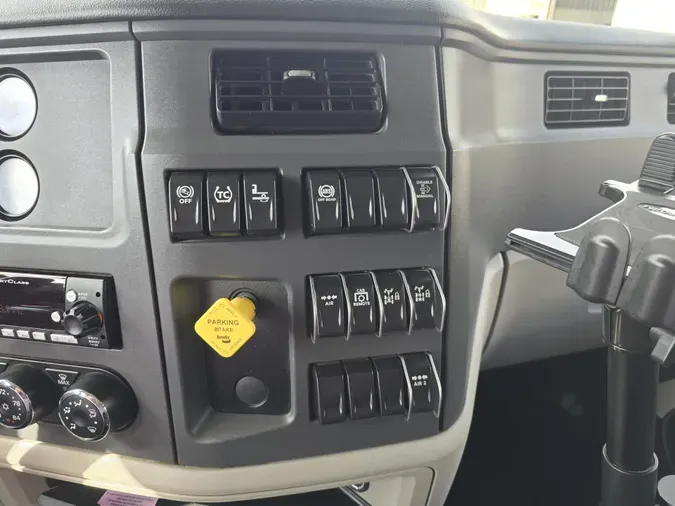 2025 Peterbilt 567