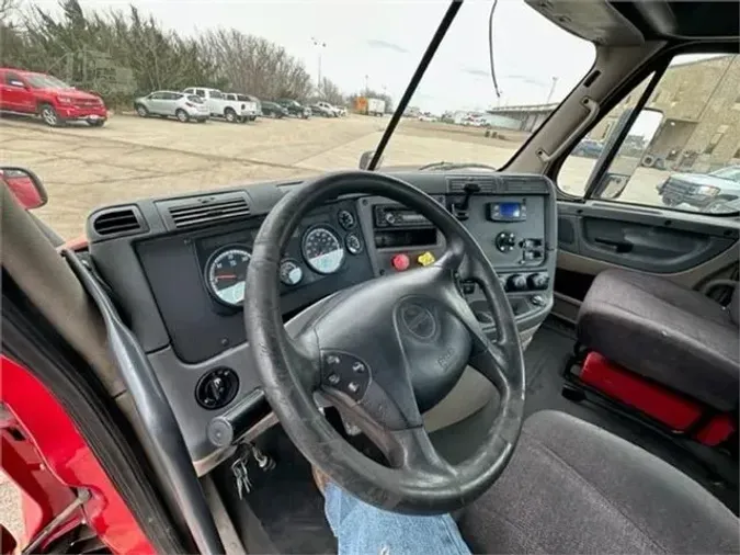 2016 FREIGHTLINER CASCADIA 113