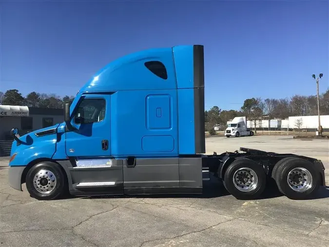 2021 FREIGHTLINER CA126