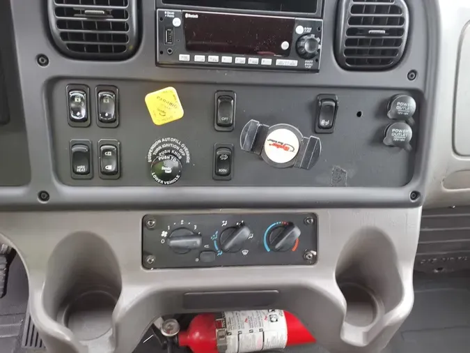 2017 FREIGHTLINER M2 106