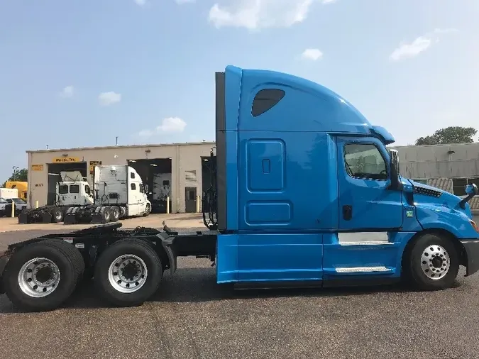 2019 Freightliner T12664ST