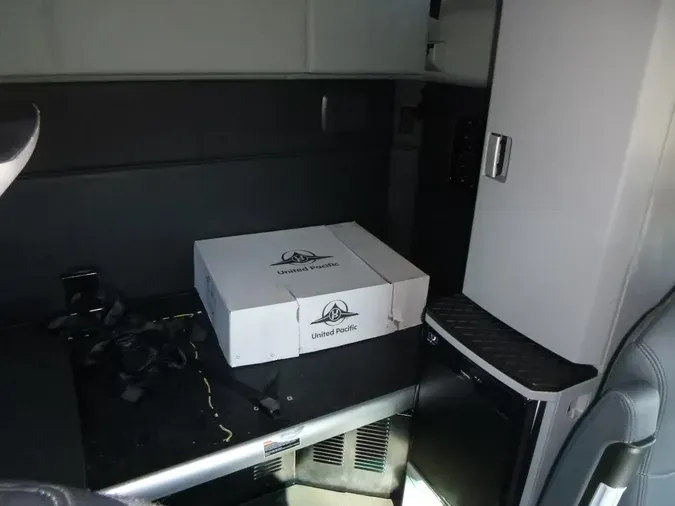 2023 Kenworth T68064f295063949044d1d93de4c50f0222e