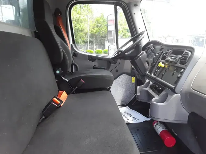 2016 FREIGHTLINER/MERCEDES M2 10664f2a80afaaca32b878e9611091ab463