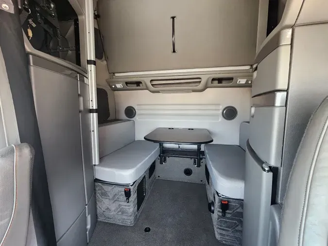 2023 VOLVO VNL64T860