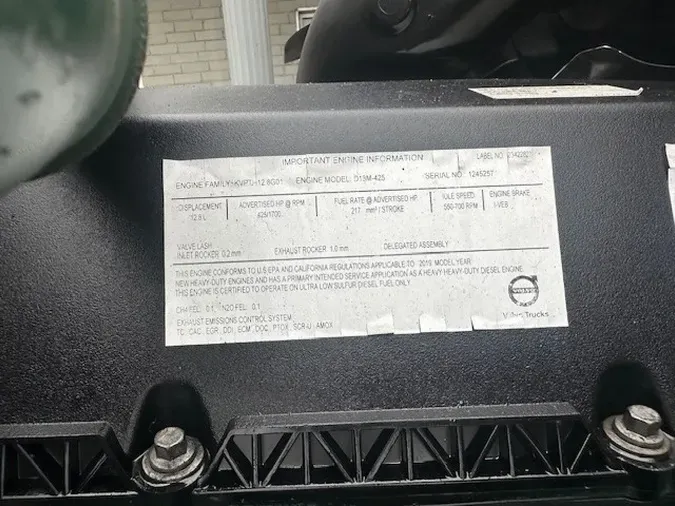 2020 VOLVO VNL64T760
