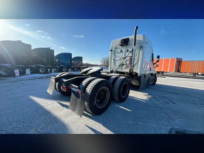 2021 Freightliner Cascadia 126