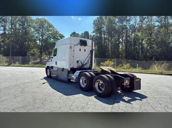 2021 Freightliner Cascadia 12664f89dd9d198cc76a2a3adbdcbfc0625