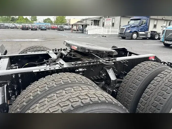 2019 VOLVO VNL760