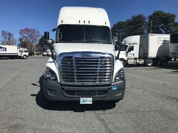 2018 Freightliner X12564ST