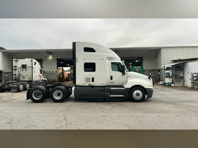 2022 International LT