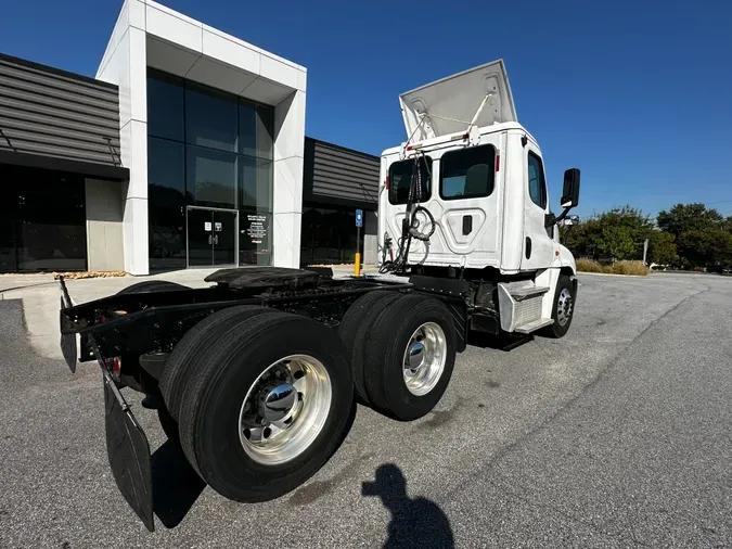 2017 Freightliner CASCADIA 125