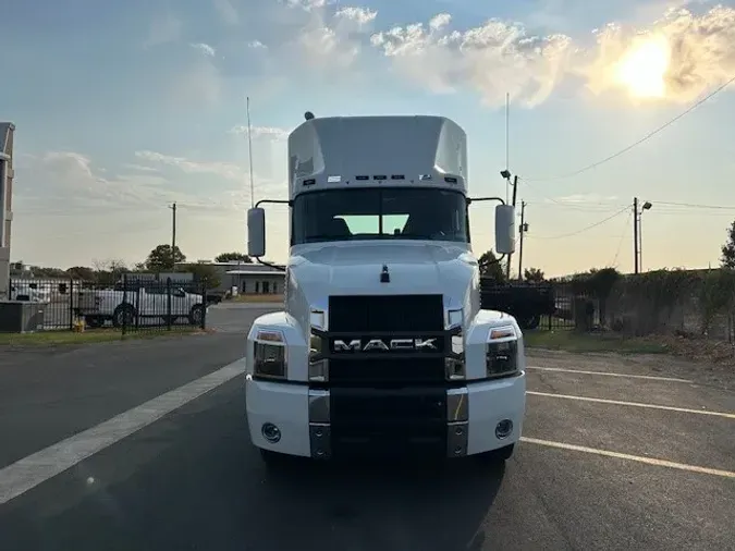 2025 MACK AN64T