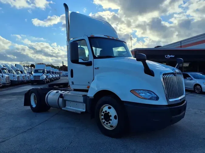 2021 NAVISTAR INTERNATIONAL LT625 DAYCAB S/A