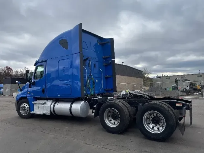 2020 Freightliner X12564ST