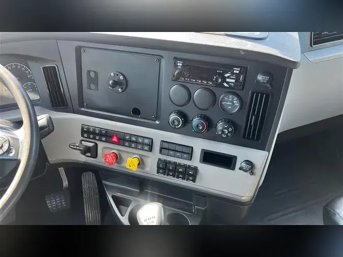 2019 FREIGHTLINER CA126