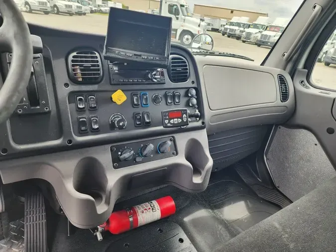 2018 FREIGHTLINER M2 106