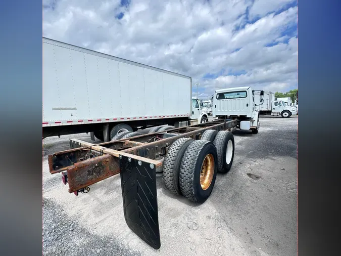 2018 FREIGHTLINER/MERCEDES M2 106